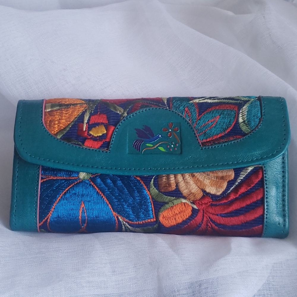 Colibrí & Flores leather and Textile Wallet